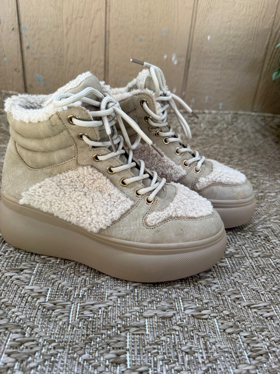 Steve Madden Tan Platform Lace-Up Shearling Boots size 6 - Picture 3 of 10